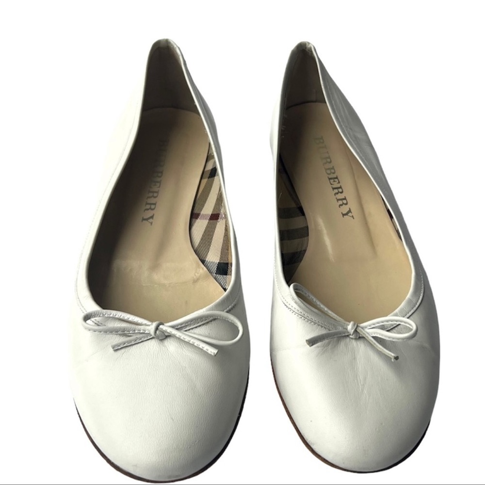 Burberry women's white round toe 100% leather ballet flat shoes size 37.5